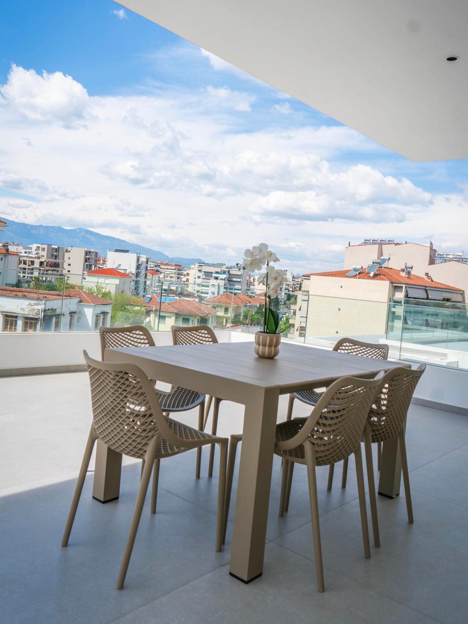 White Luxury Apartment Tríkala Eksteriør billede